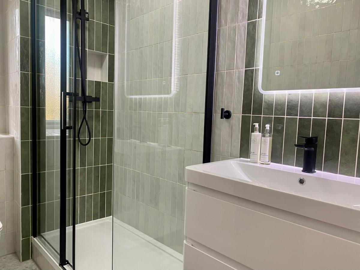 Newly Refurbished 2 Bedroom Apartment In South Londres Exterior foto